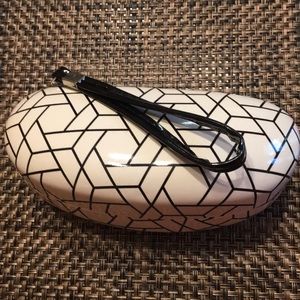 Ellen Tracy Sunglasses Case